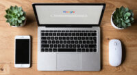 Google changes its search box